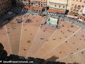 Birdseye View of Siena's Piazza del Campo 