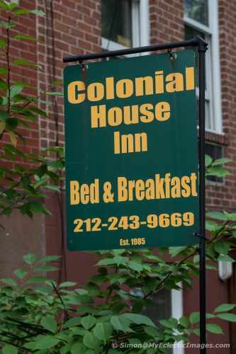 Sign outside theColonial House Inn (©simon@myeclecticimages.com)